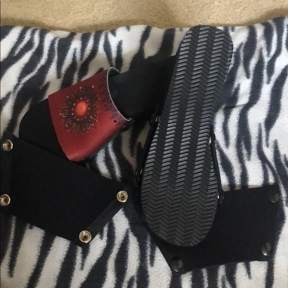 Attackable heels - Picture 2 of 3